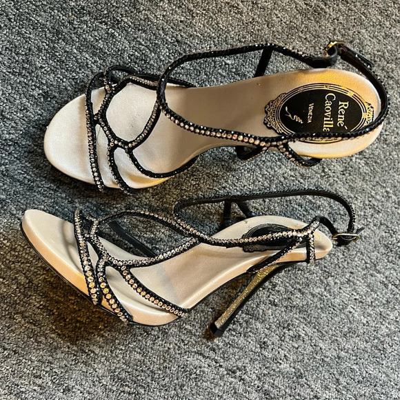 Rene Caovilla
Crystal-Studded Satin T-Strap Sandal, size 37 - Picture 3 of 13